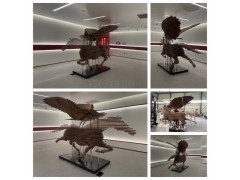 天津展览馆方块拼接桐木飞马雕塑落地摆件图2