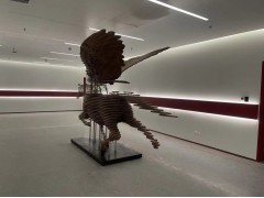 天津展览馆方块拼接桐木飞马雕塑落地摆件图3