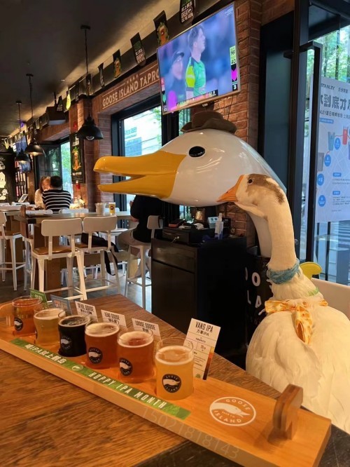 1 铁锅炖大鹅 餐厅雕塑 (3) 字